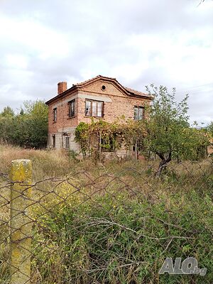Продава се къща