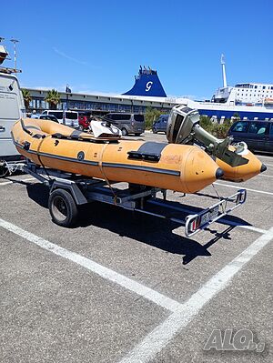 Продавам Лодка Rib-Bat 4,5м дълга, с конзола, волан, червяк и жила, внос от Италия