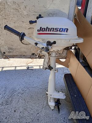 Продавам извънбордов двигател Johnson 2,5HP, 4т, 2006г, в добро състояние, внос от Италия