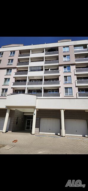 Продавам 2стаен Банишора