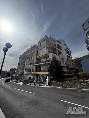 Продава се тристаен обзаведен апартамент с панорама море гора във Свети Влас