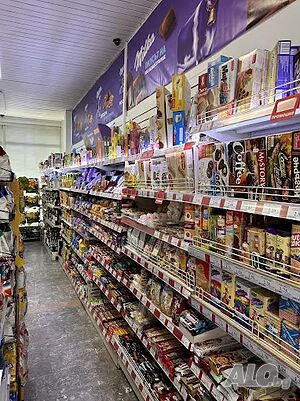 Продава се разработен хранителен магазин