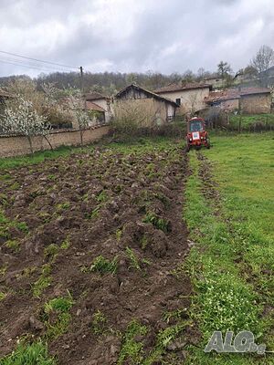 Продава се двуетажна къща, Веселиново