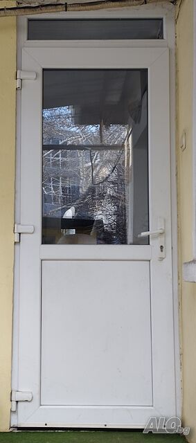 Разпродавам дограма: врати, прозорци и витрина