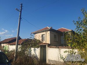 Продава къща