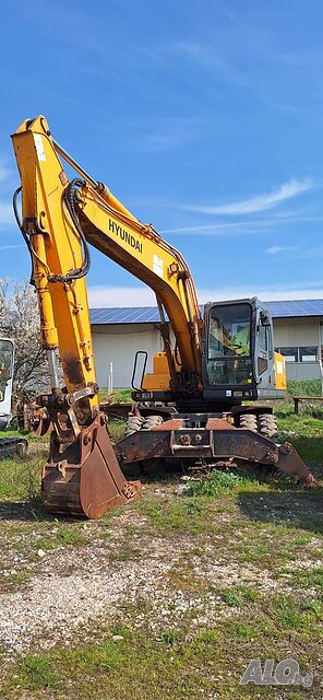 Продавам колесен багер Hyundai Robex