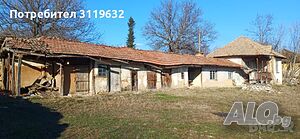 Продавам къща с двор в Хотница