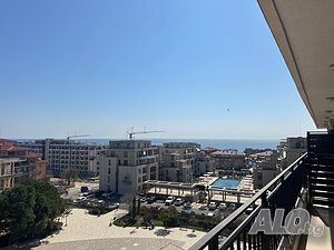 Просторен двустаен апартамент с вид на море
