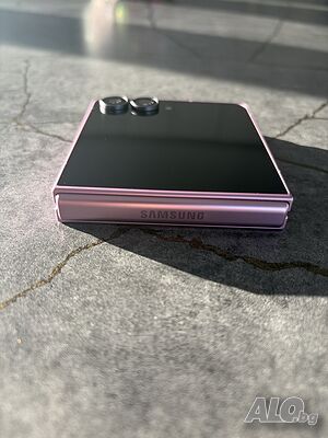 Нов Samsung Z Flip 8