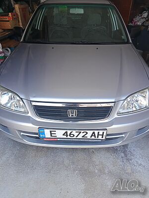 Продавам лек автомобил Honda City1,3-Седан.