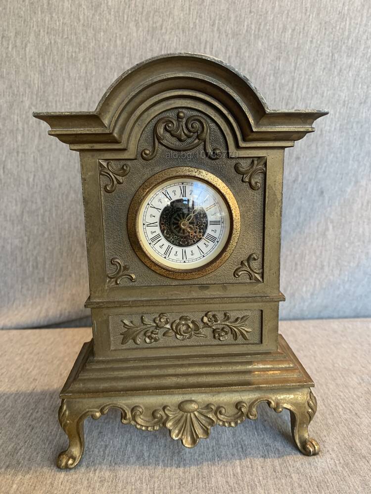 настолен часовник