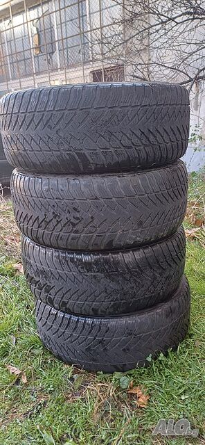 Комплект 17 цола зимни гуми Goodyear