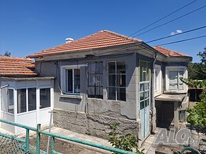 Къща за продажба