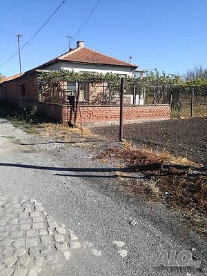 Продавам къща в с. Роза