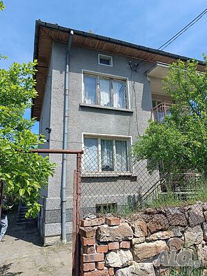 продавам къща