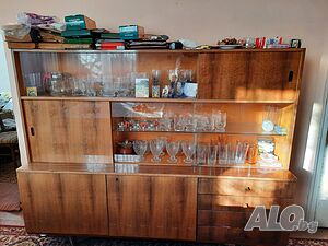 секция от дърво, с витрини, полирана