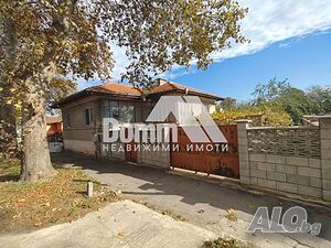 Къща на главна улица в с. Стожер
