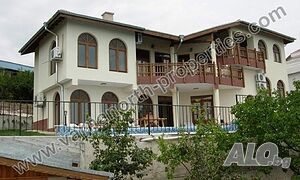 Къща с морска панорама в близост до Двореца