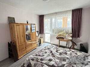 Продавам нов гардероб от масив