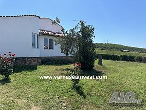 Продавам отлична къща в село Оброчище на 4 км. от к.к. Албена