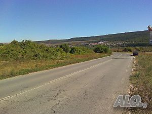 Продавам парцел в регулация на главен път
