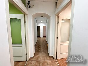 Отдавам под наем офис, Център