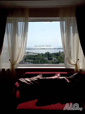 Четири стаен апартамент. Бургас ж.к. зорница