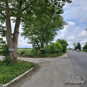 Парцел със лице на асфалтов път
