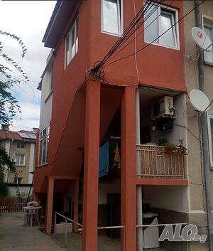 Продава триетажна къща, гр. Хисаря