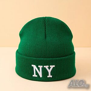 Нова зимна шапка с логото NEW YORK в зелен цвят
