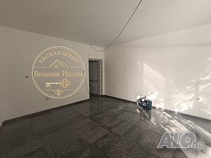 Търговско помещение с/у Зала Строител