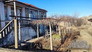 Стара къща 140м2 с двор 640м2 на добро място. С ток и вода с партиди