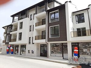 Продава спешно чисто нов, луксозен мансарден четиристаен апартамент