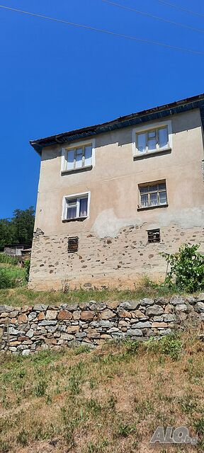 Продавам имот