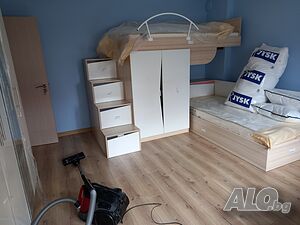 Продавам двуетажно легло, с включена ракла, стъпала-чекмеджета и вграден гардероб