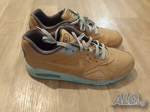 леки обувки Nike