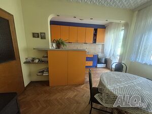 4-стаен с гараж, таван в идеален център - 150 000Е