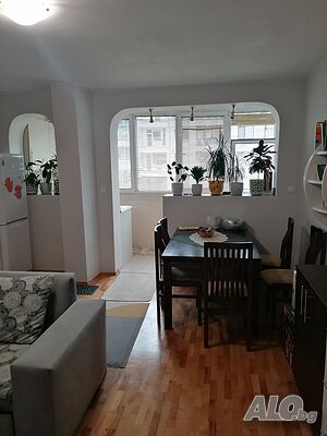 Продавам тристаен апартамент в кв. Лозенец