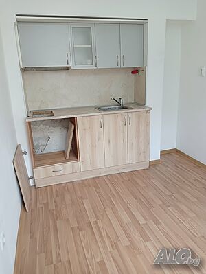 Самостоятелна къща с двор