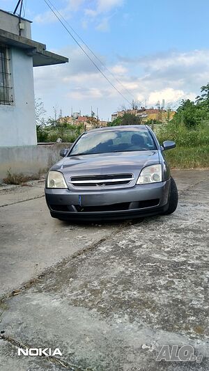 Продавам лек автомобил на части