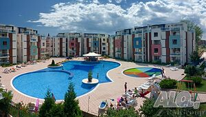 Обзаведен тристаен апартамент в южната част на комплекса