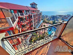 Тристаен апартамент с гледка море в к-с „Chateau Del Marina“, Първа линия