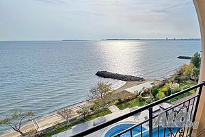 Едностаен апартамент с морска панорама, Първа линия