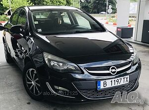 Кола под наем Опел Астра Автомат