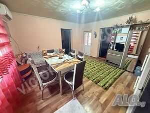 Хубава къща с голям двор в с. Страхилово