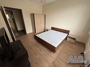 Просторен апартамент в Центъра