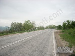 Парцел с лице на главния път за София