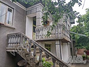Здрава къща с голям двор в с. Алеково