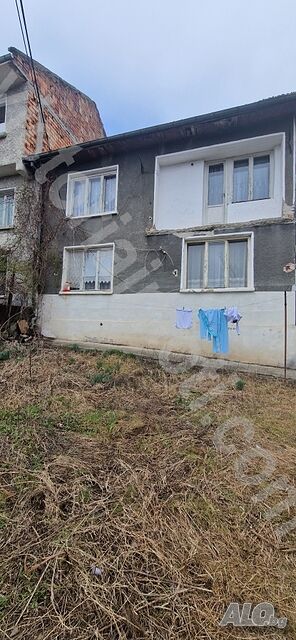 Самостоятелна къща на живописно място!
