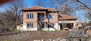 Къща на два етажа в село Обединение